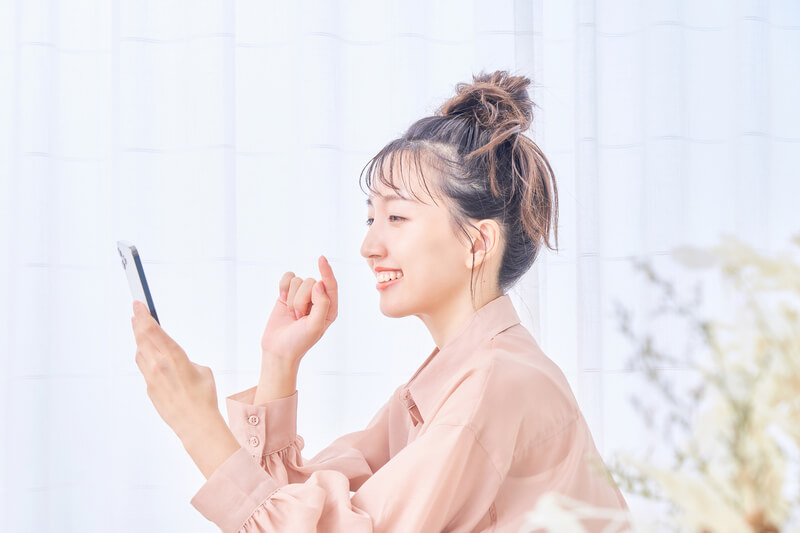 笑顔の女性